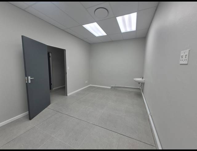 26M² OFFICE TO LET IN WYNBERG